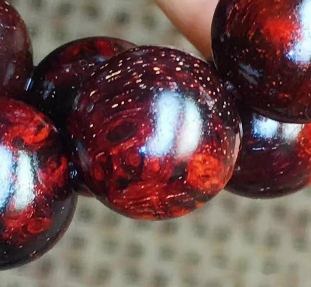 木头中惊现 鬼脸 ,竟然没有人害怕